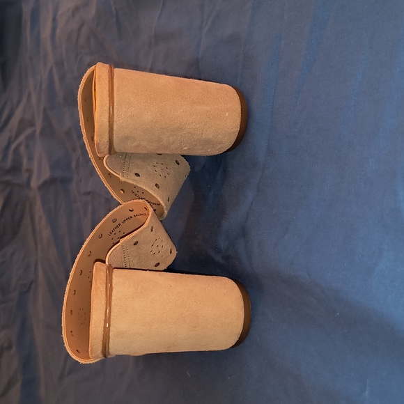 Melrose and Market Sandal Suede Tan Block Heel 3 3/4" - Picture 3 of 9